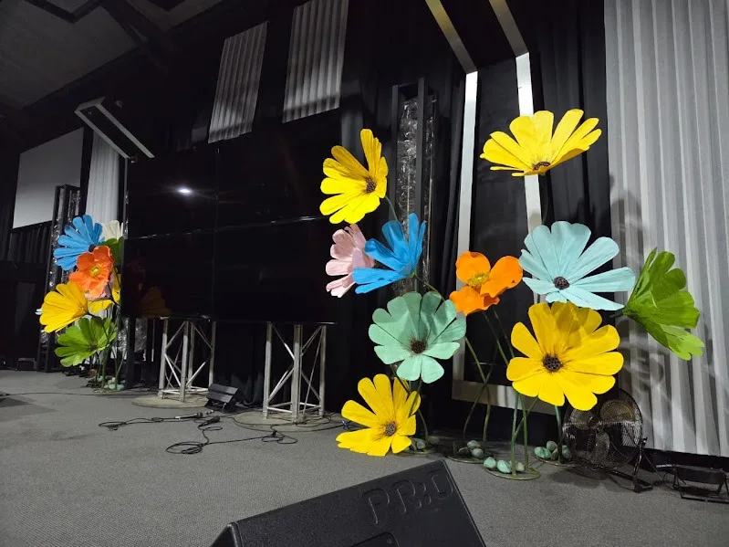 Giant Flowers - Image 22